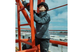 Stijlvolle en Professionele Werkkleding voor Dames: Een Gids voor een Verfijnde Werkoutfit
